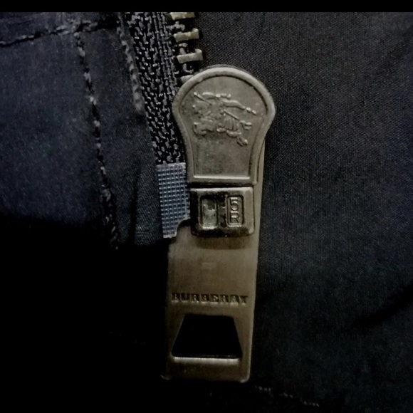 ❌. SOLD ❌. Burberry Rain Coat Sz M. Black Color. - Picture 7 of 10